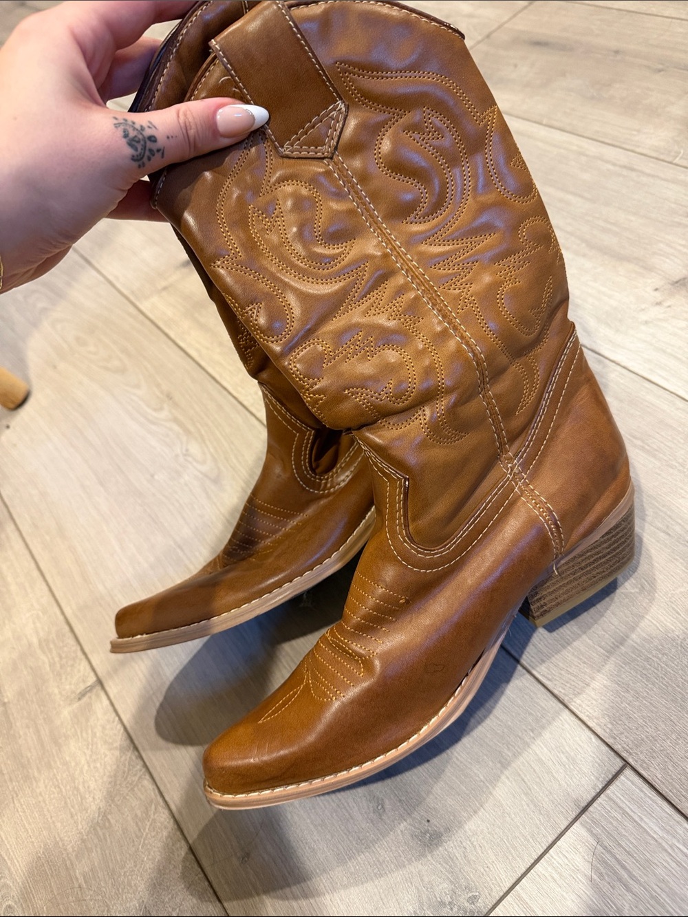 Womens thrifted cowboy boots